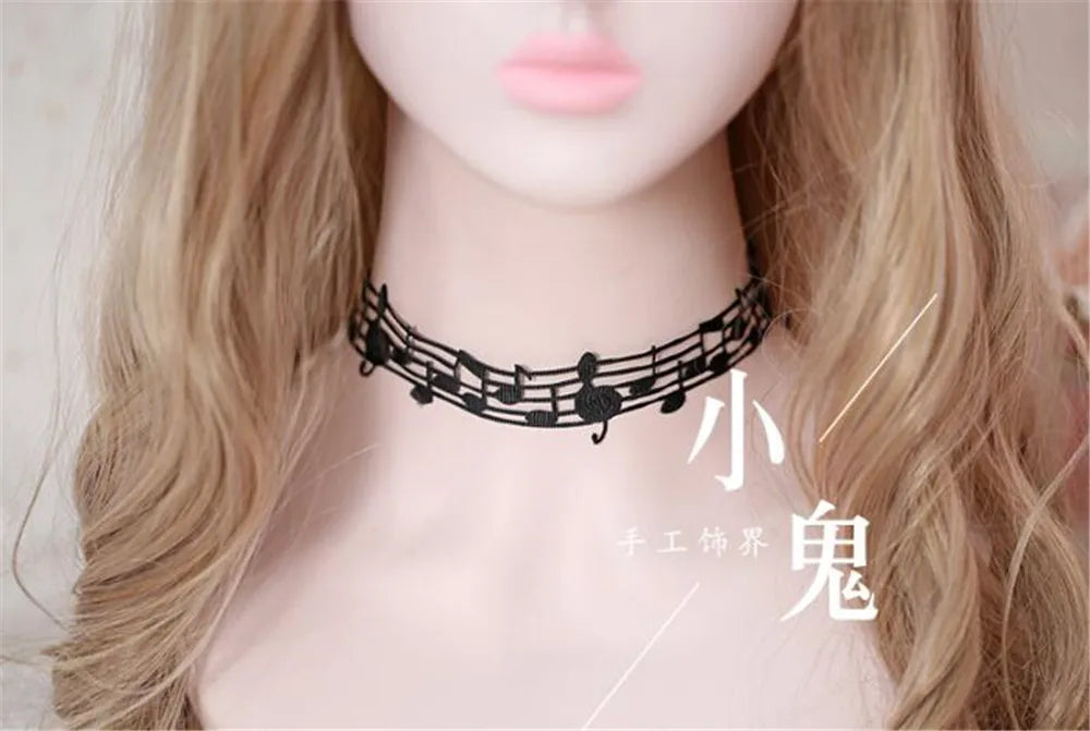 Piano music notes choker