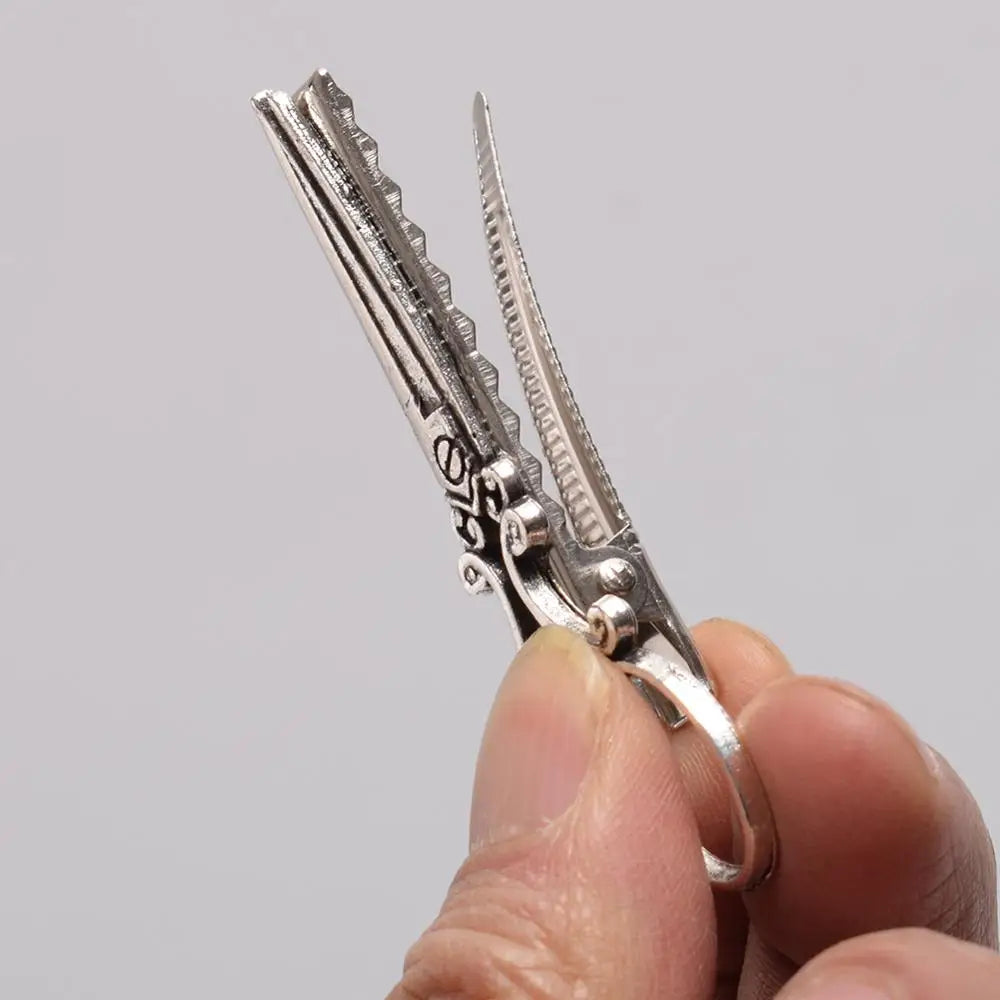 Vintage horror protagonist sciccor hairclip