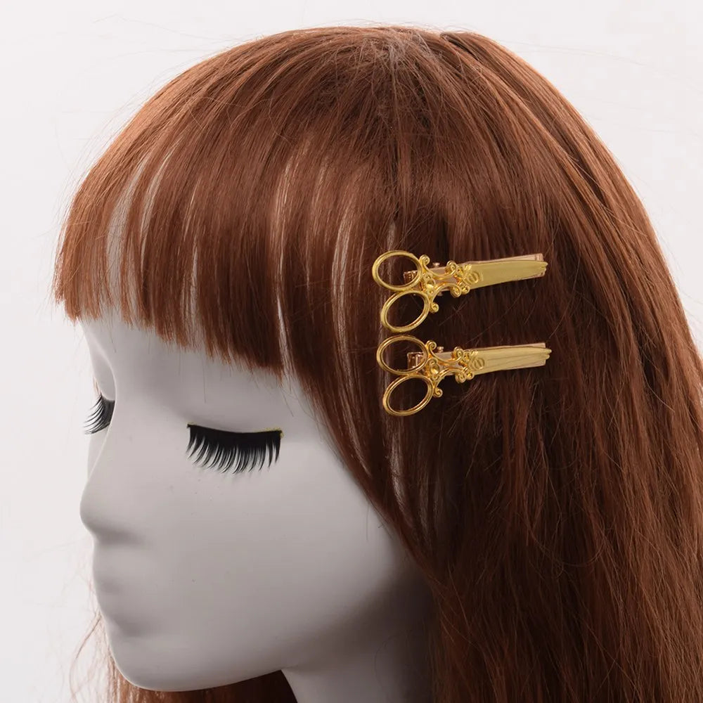 Vintage horror protagonist sciccor hairclip
