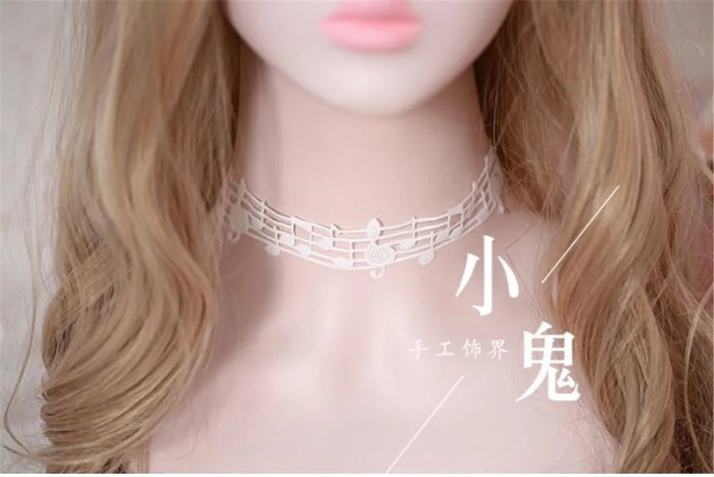 Piano music notes choker