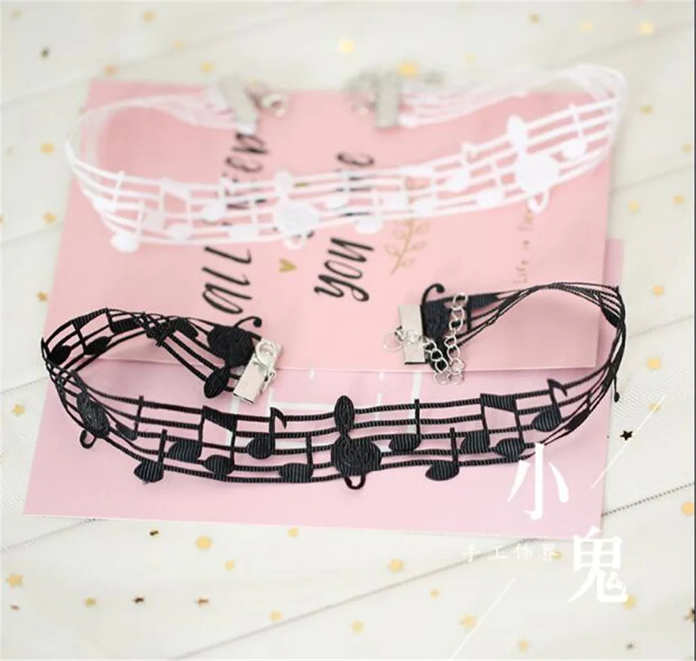 Piano music notes choker