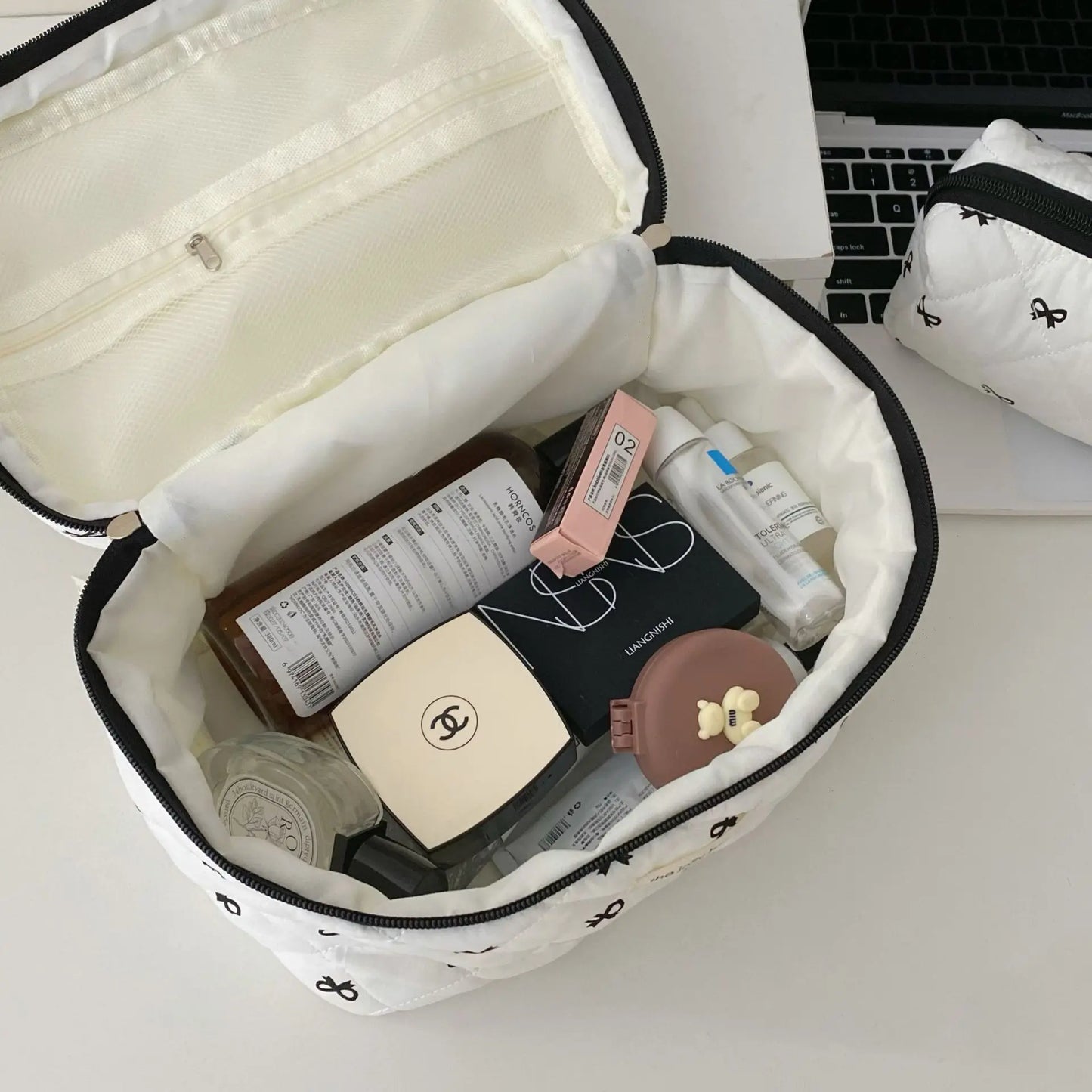 Black-white bow pouch travel bags